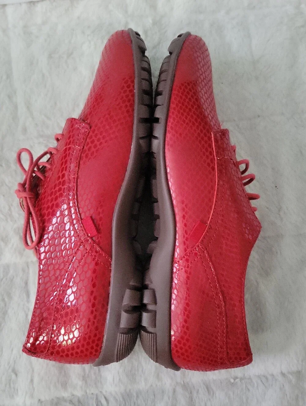 Marc Joseph New York Women’s Red Lace-Up Athletic Oxfords with Textured Upper